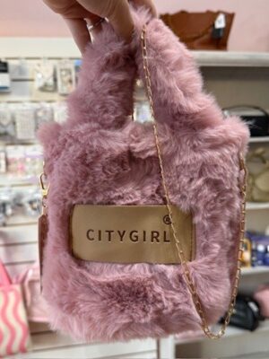 Cartera mini peluche City Girl con accesorio de cadena