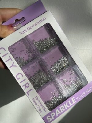 Strass en cajita para decoración de uñas