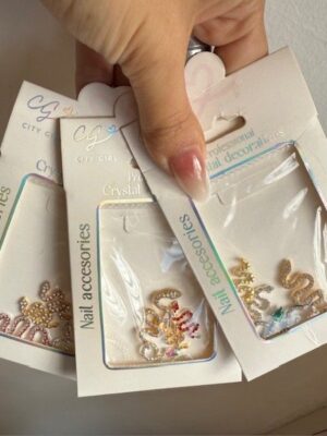 Apliques de serpiente con strass para decoración de uñas