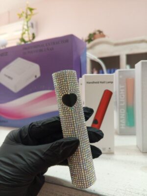 Linterna de pre curado con diseño de corazón y strass