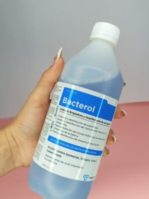 Solución limpiadora y desinfectante Bacterol – higiene profesional
